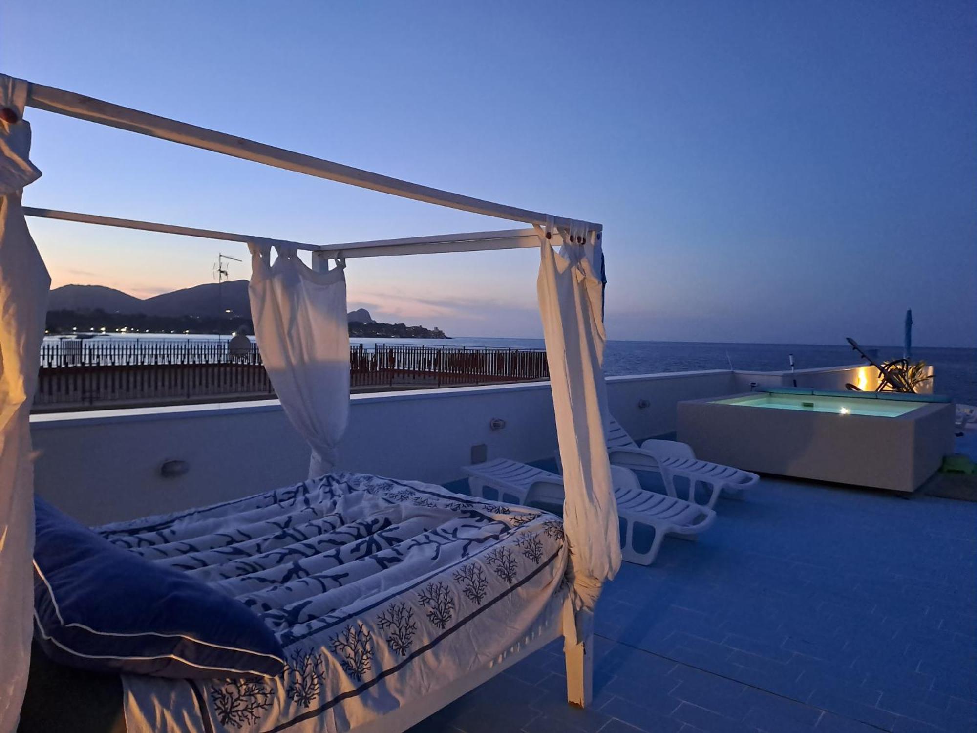 Blue Life, Sea-Luxury Rooms On The Beach Between Palermo And Cefalu' Casteldaccia Exterior photo