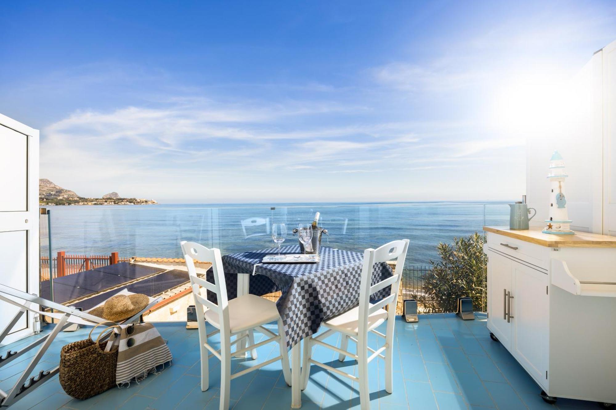 Blue Life, Sea-Luxury Rooms On The Beach Between Palermo And Cefalu' Casteldaccia Room photo