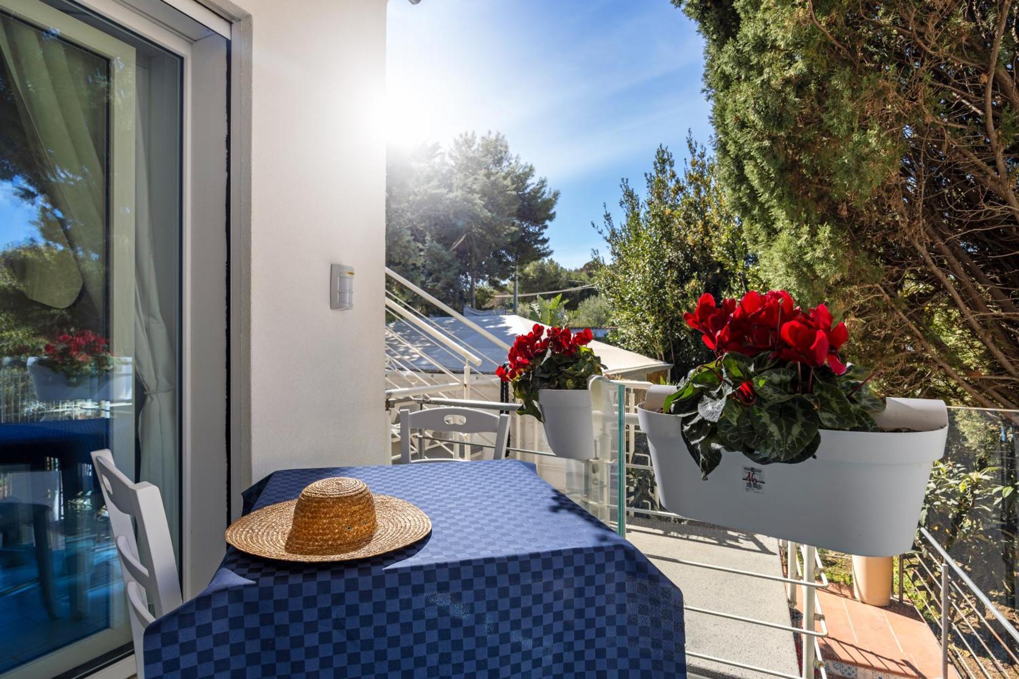 Blue Life, Sea-Luxury Rooms On The Beach Between Palermo And Cefalu' Casteldaccia Room photo