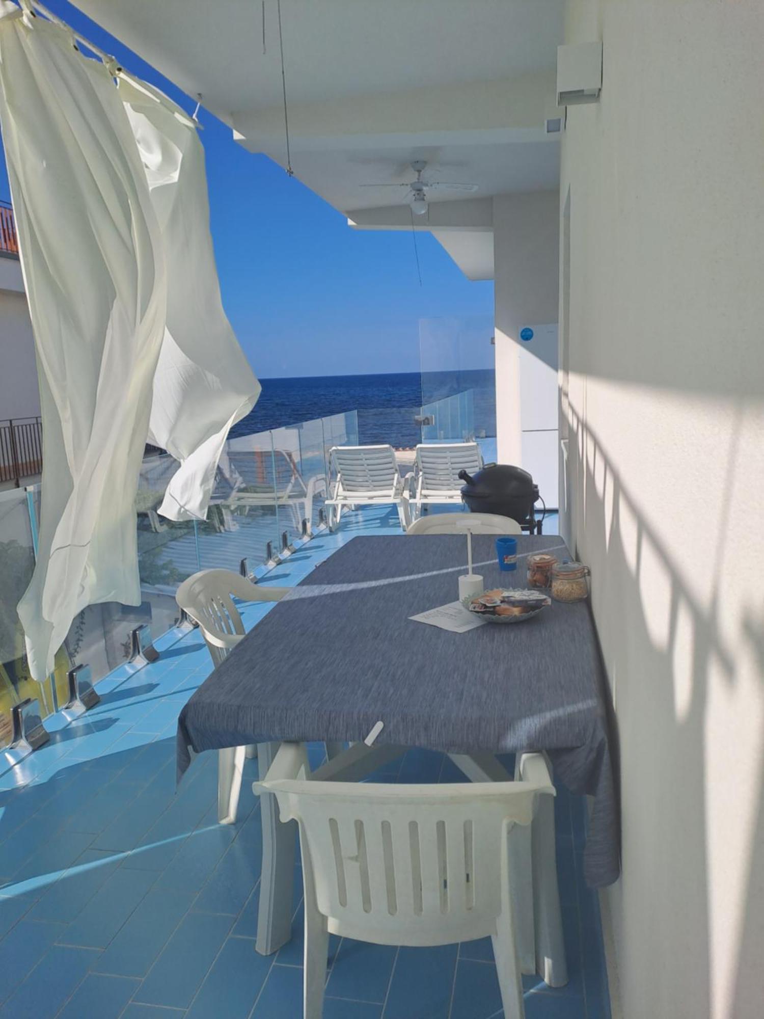 Blue Life, Sea-Luxury Rooms On The Beach Between Palermo And Cefalu' Casteldaccia Exterior photo